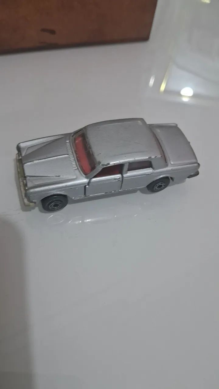 Rara miniatura Matchbox Superfast No. 39 Rolls Royce Silver Shadow prateada  - Foto 2