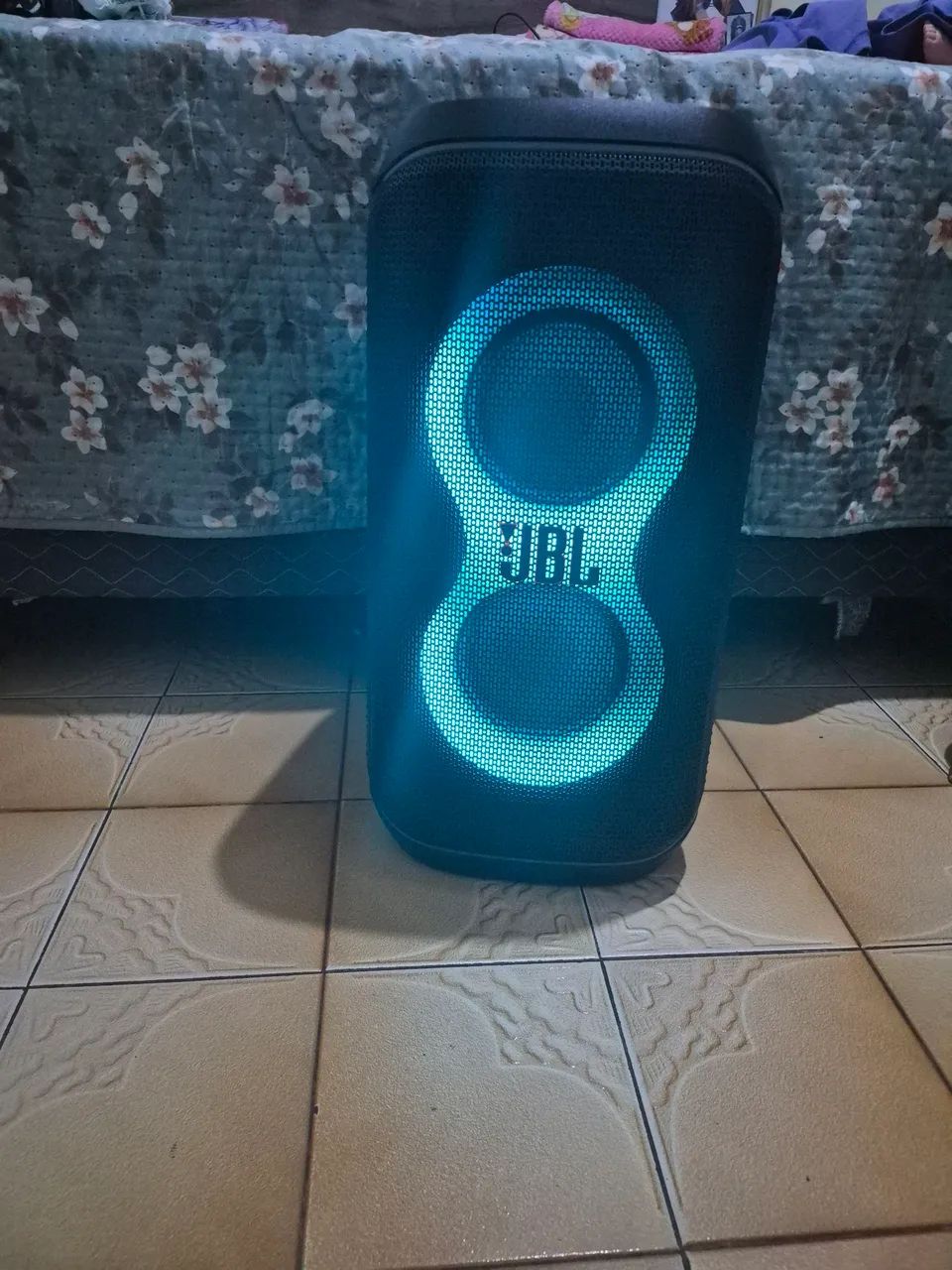 Vende se caixa de son JBL  