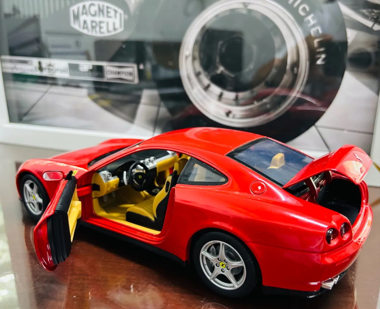 Miniatura Ferrari 612 Scaglietti Hotwheels 1:18 - Hobbies e