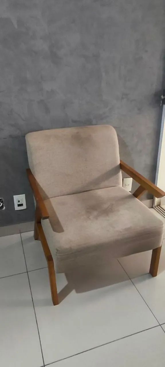 Poltronas madeira estofada - Foto 2