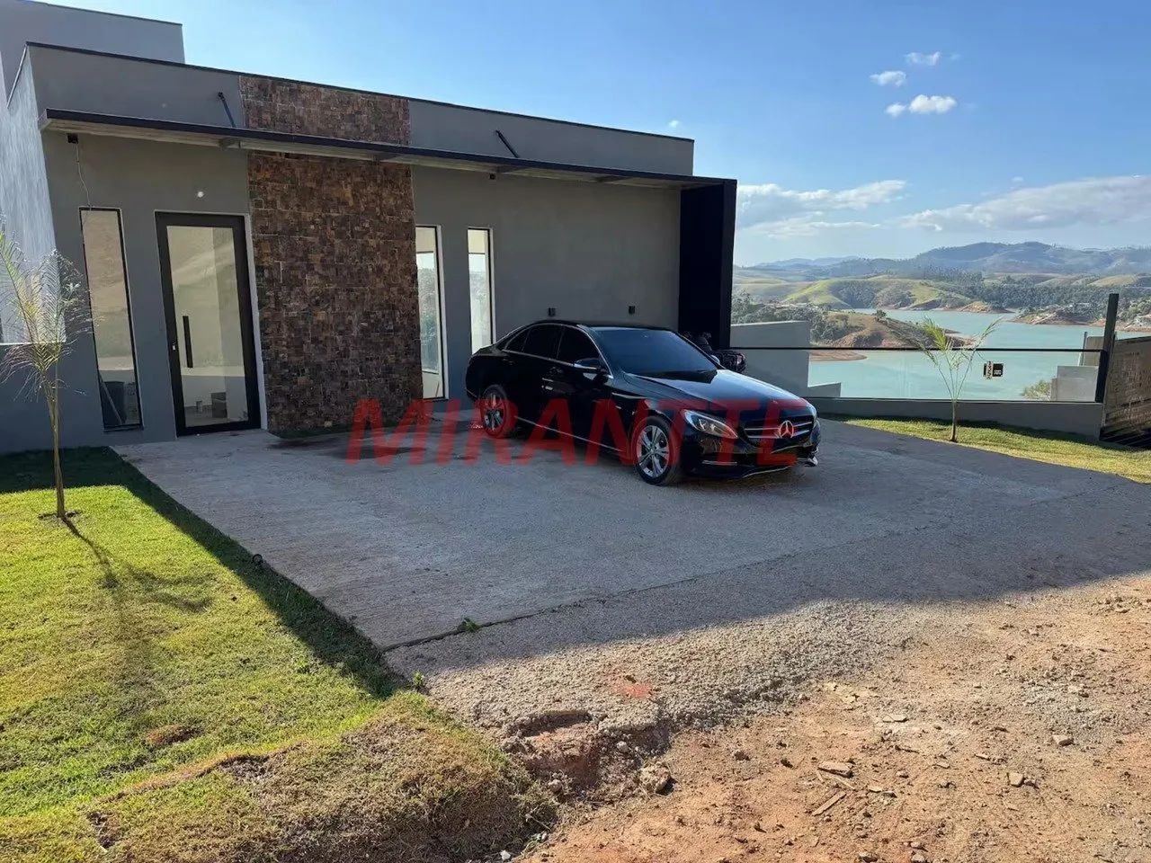 Cond. fechado de 220m² com 4 quartos em Paraiso De Igarata