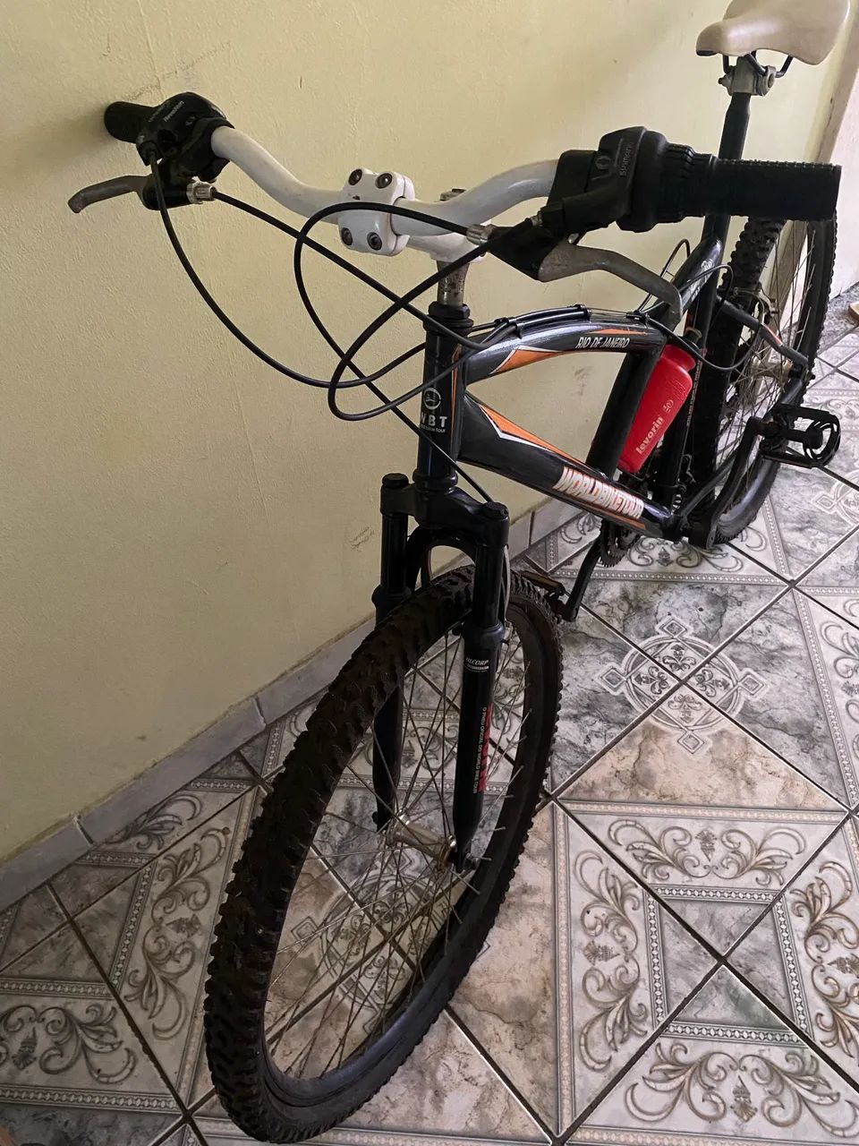 Bicicleta com marcha aro 26