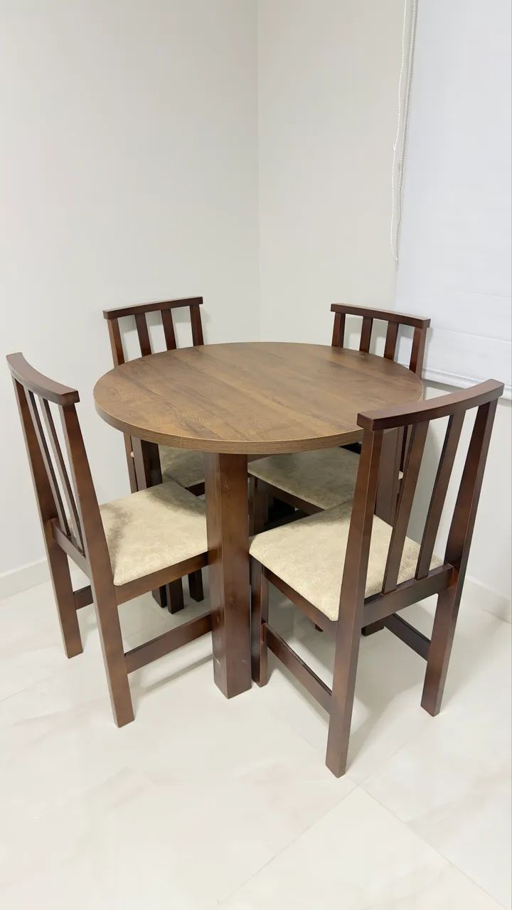 Vendo mesa com 4 Cadeiras - Foto 2
