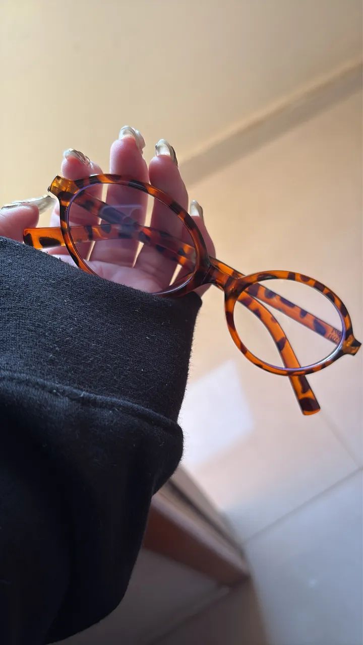 Vendo óculos oval estilo oncinha novo - Foto 2