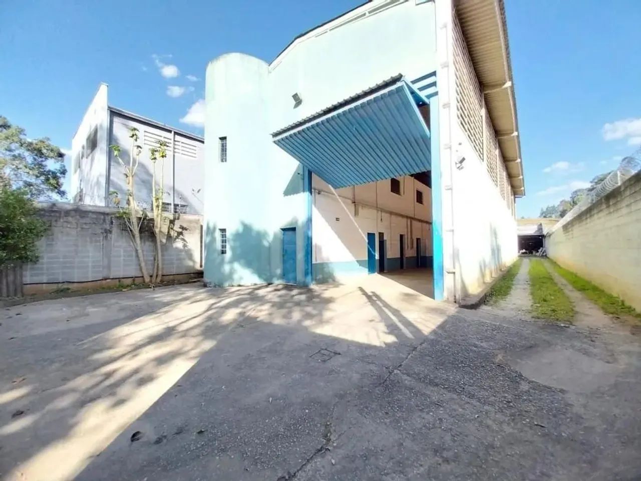 Galpão à venda e para alugar em Cotia, Chácara Ondas Verdes, com 720 m²