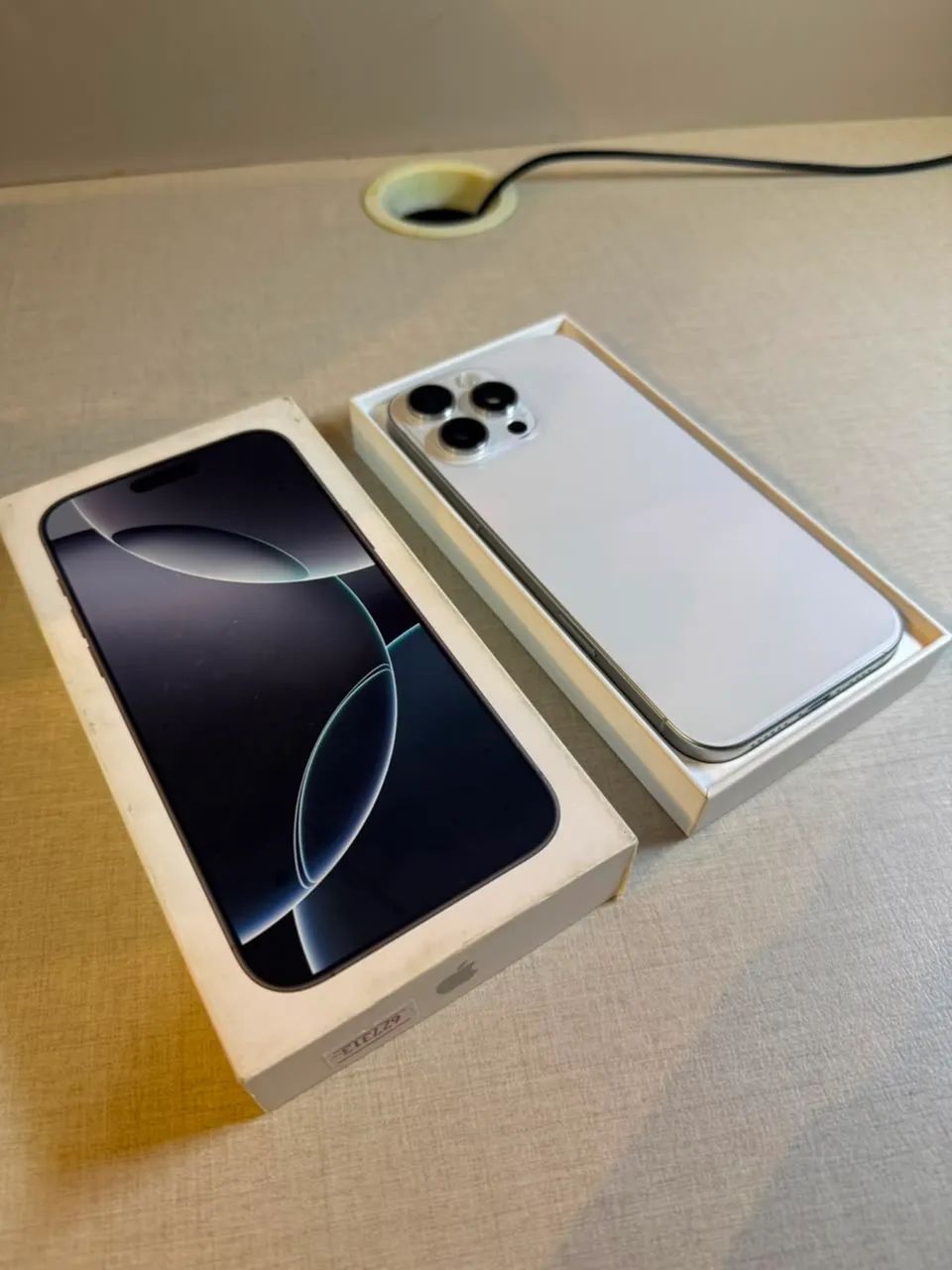 iPhone 16 Pro Max 256gb (93% de bateria) - Celulares e Smartphones