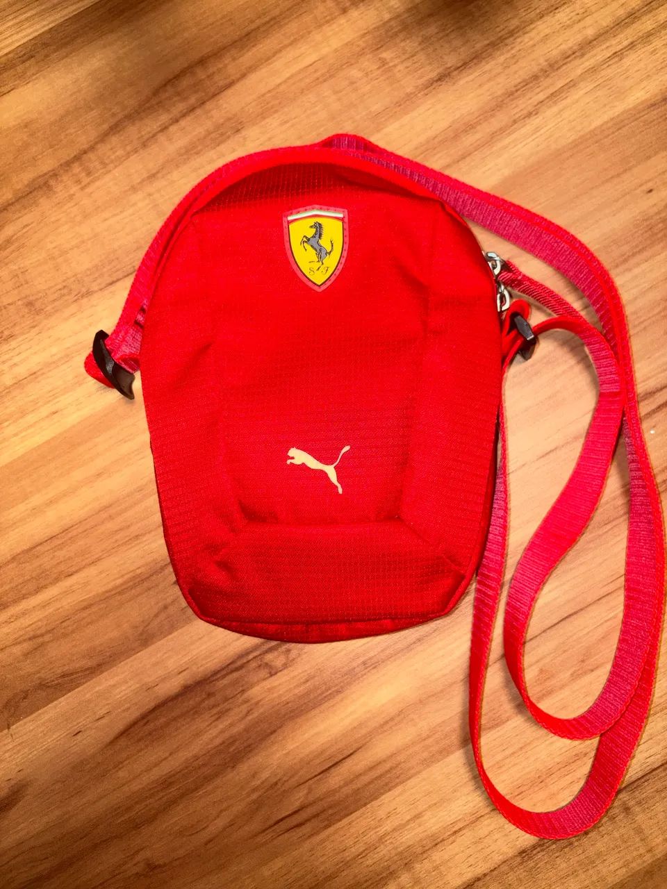 Bolsa da ferrari Semi-Nova original da Puma