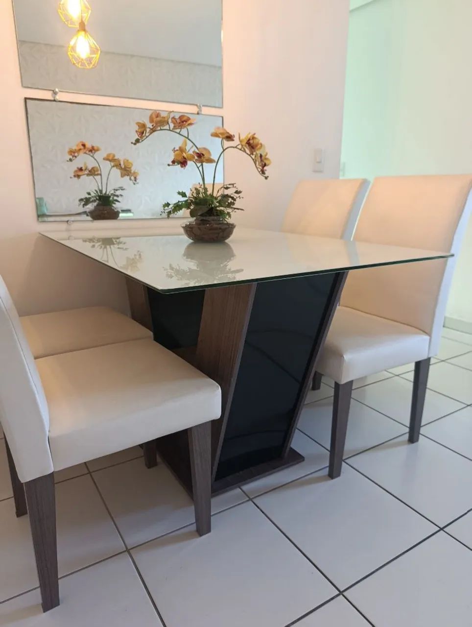 Vendo mesa com 4 cadeiras para sala - Foto 2