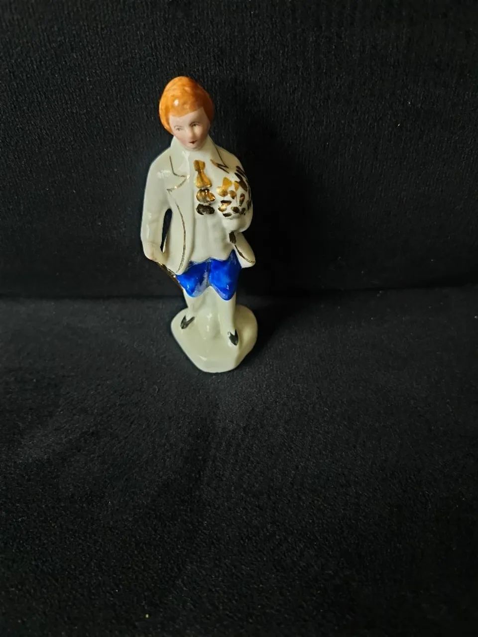Bibelô de porcelana, antigo.
