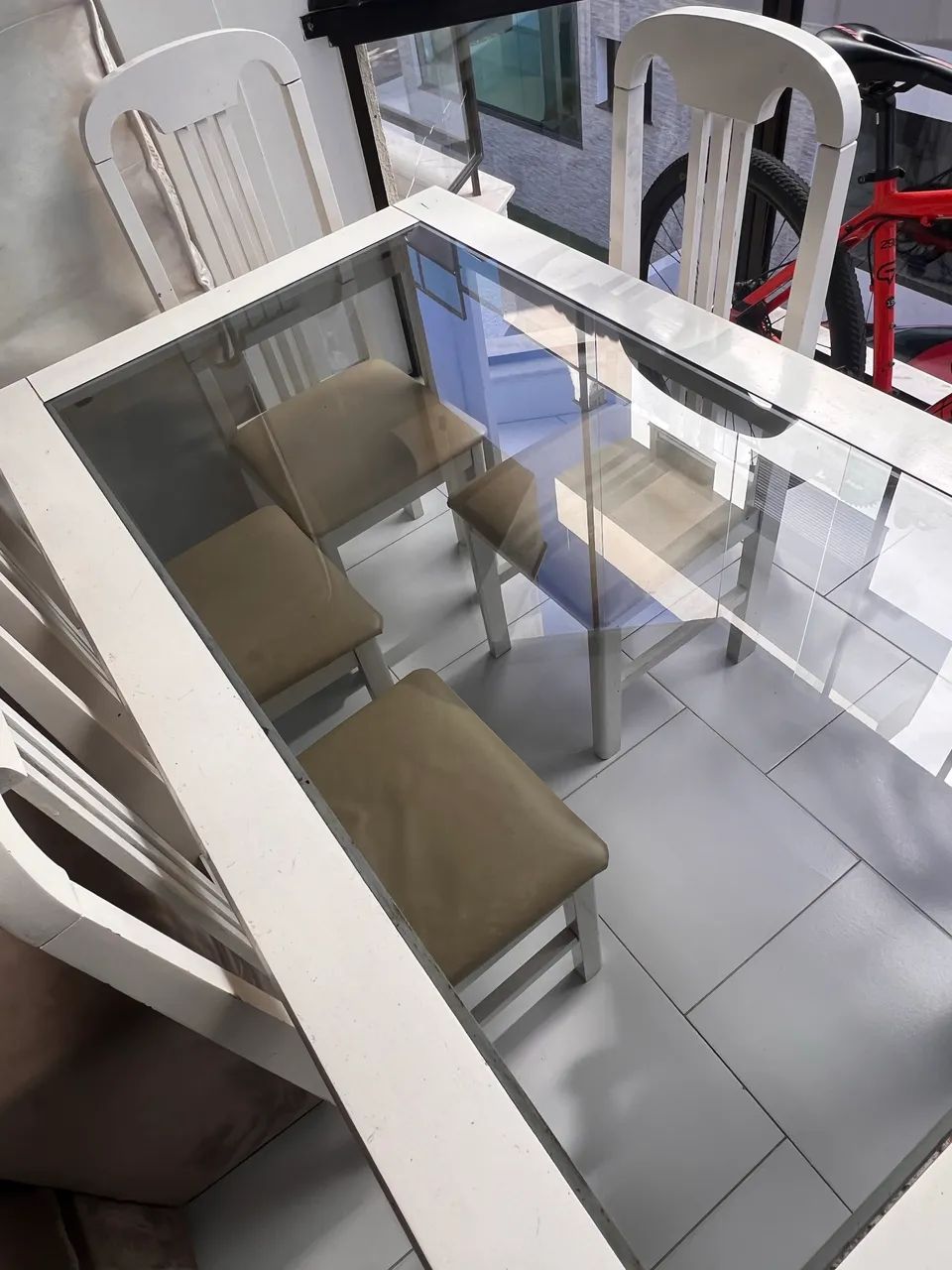 Mesa de jantar 6 lugares com 4 cadeiras  - Foto 2