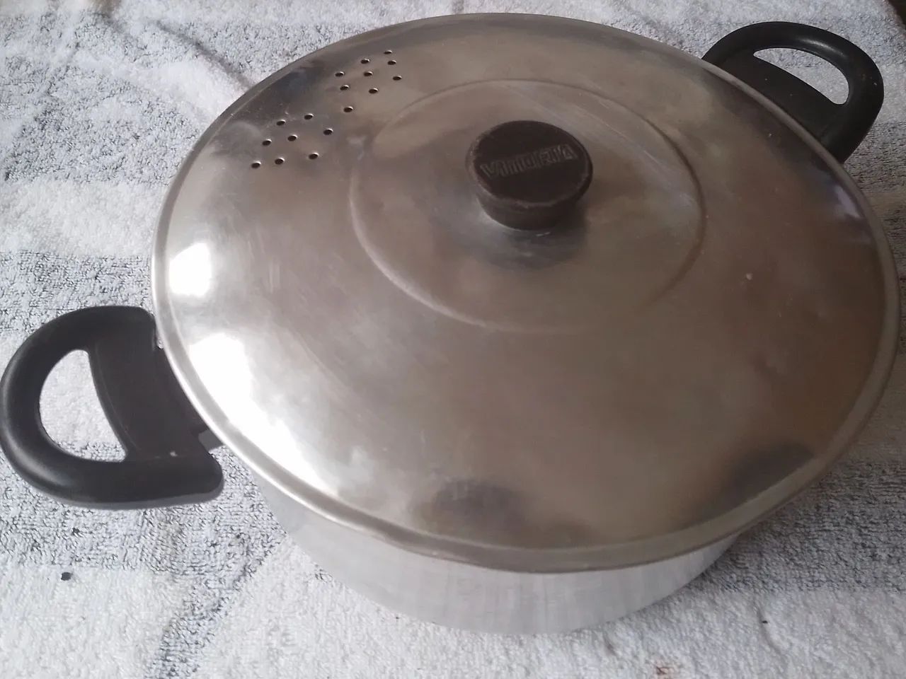 Panela de alumínio "caçarola " 3L com asa de baquelite semi-nova 