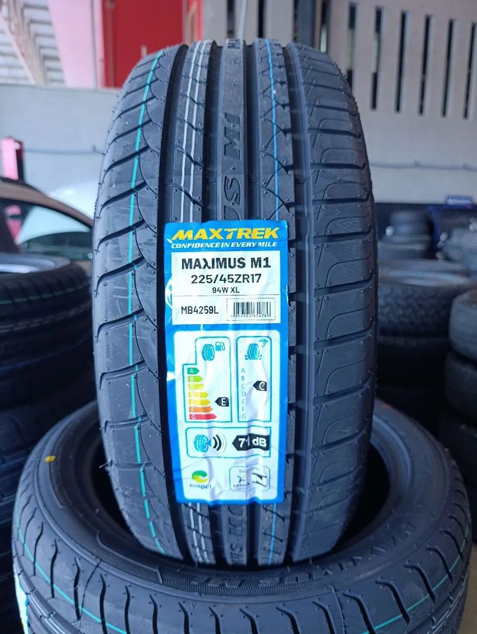 Pneu maxtrek 225/45R17 94w - Peças para carros, vans e utilitários