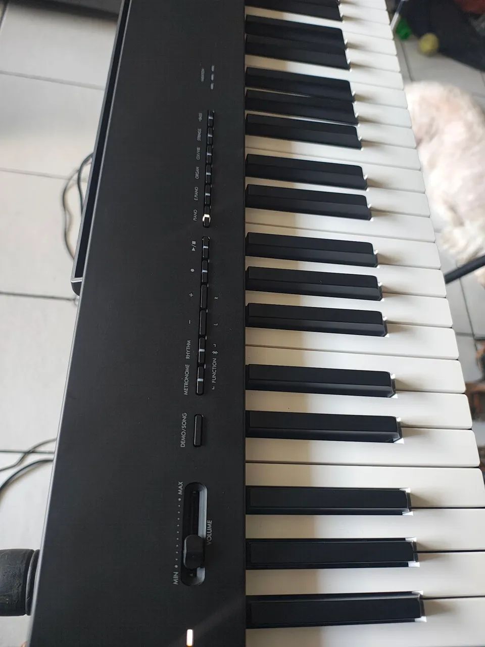 Piano digital Yamaha P225 - Instrumentos musicais - Jatiúca