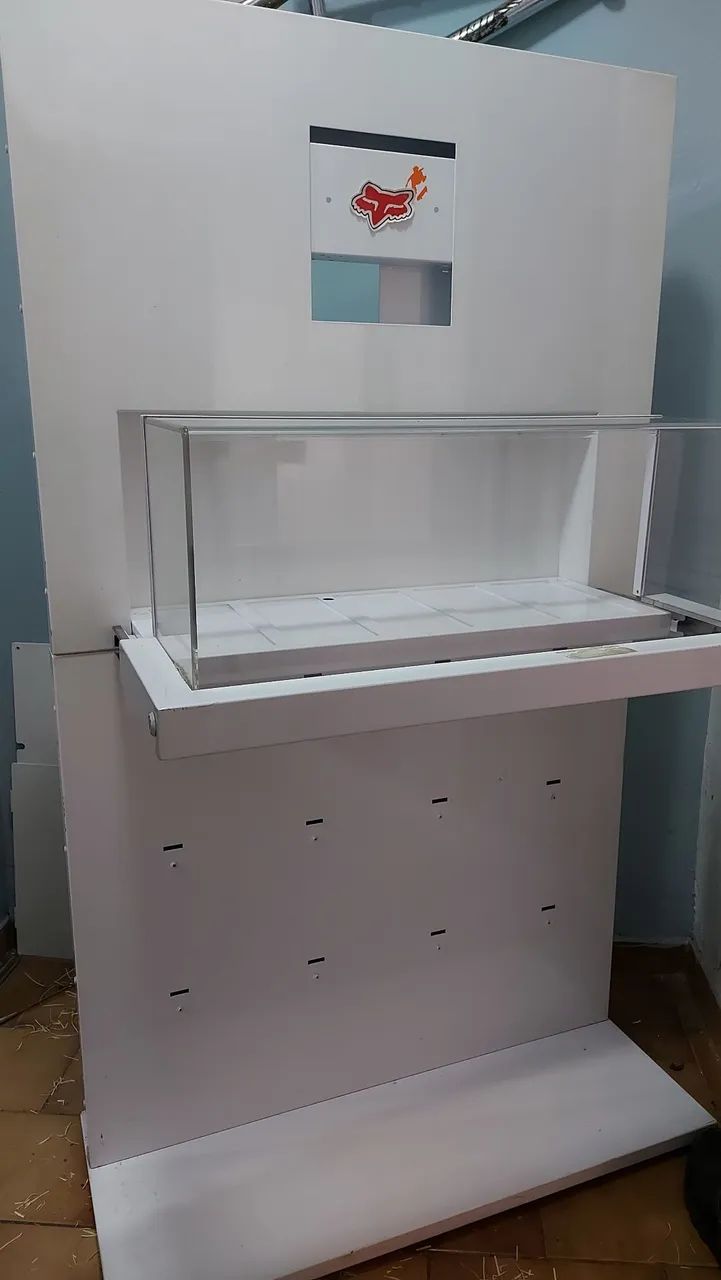 Expositor comercial de chão - prateleira-  (móvel/totem PDV) comércio