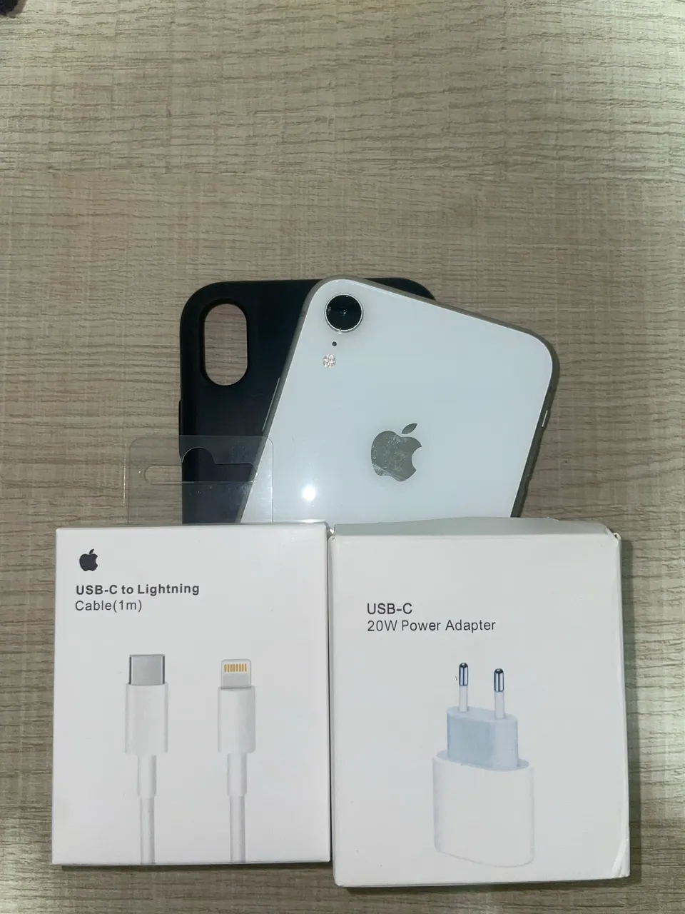 iPhone XR ホワイト/箱・アダプターなし IPHONE XR 64GB - Celulares e Smartphones - Jardim Elvira, Osasco