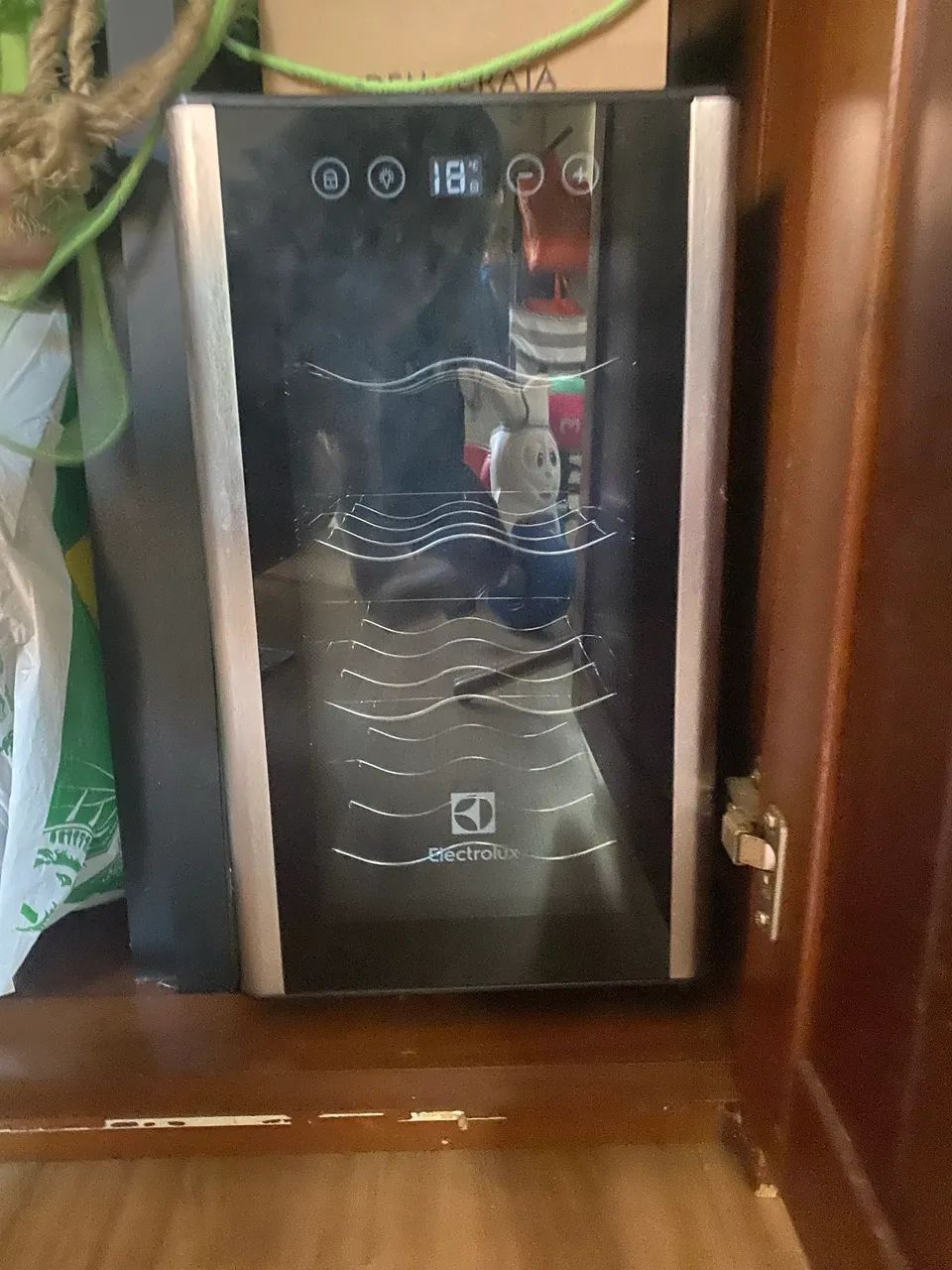 Adega Electrolux nunca usada  - Foto 2
