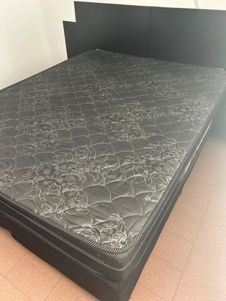 Cama quen e cabeceira semi novas  - Foto 4