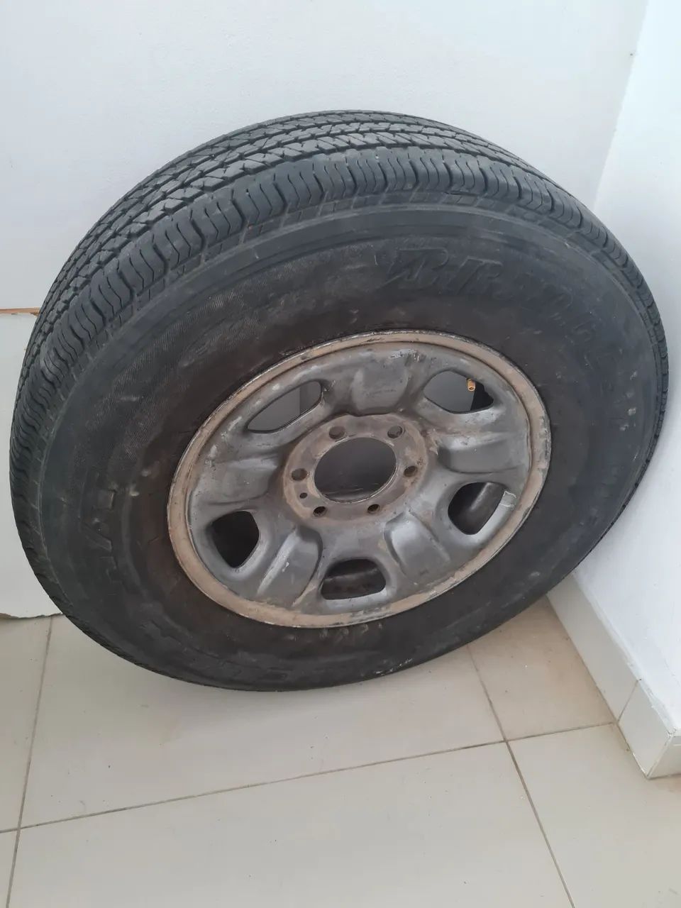 Roda com pneu da S10
