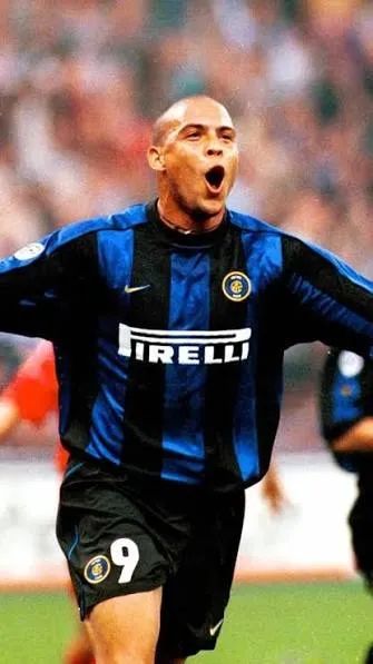 Camisa Inter de Milão 1998 - Ronaldo - Foto 5