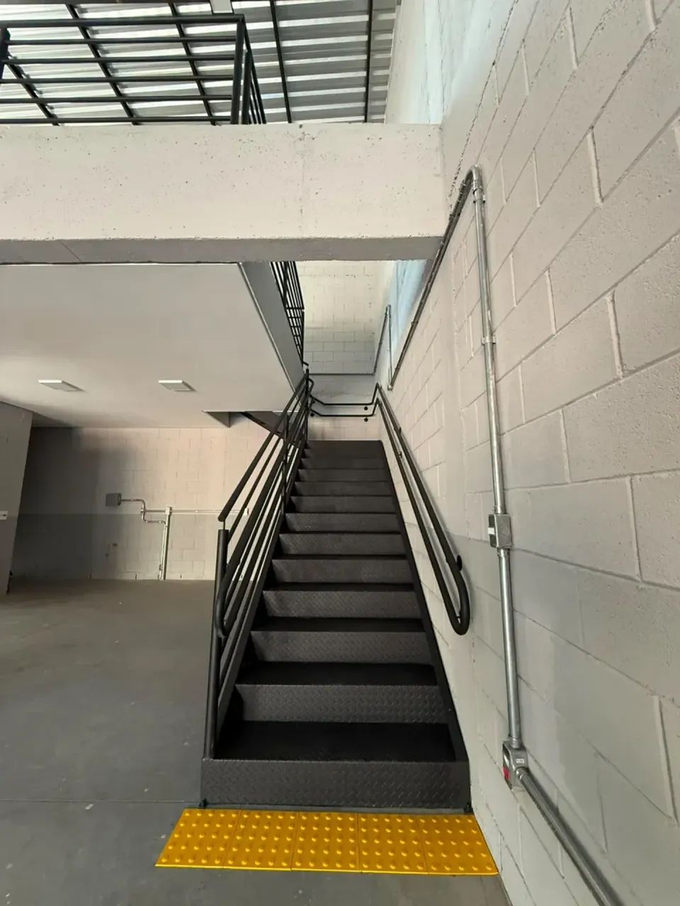 LOCAÇÃO  BARRACÃO COMERCIAL - Foto 2