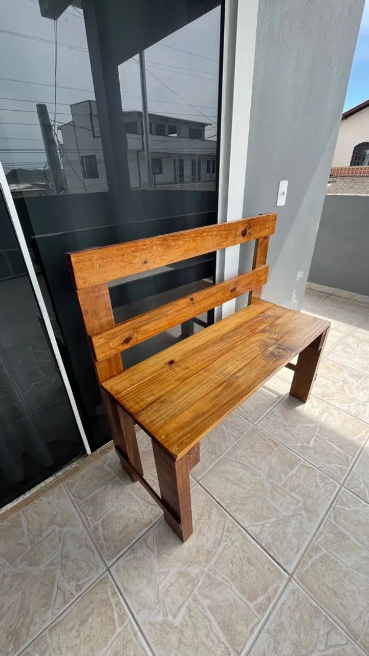Vende-se banco e mesa de madeira 