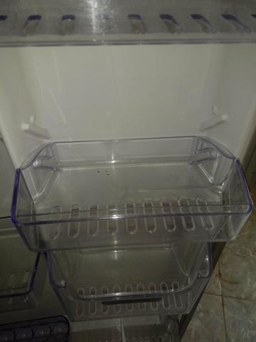Vendo uma geladeira eletrolux - Foto 3