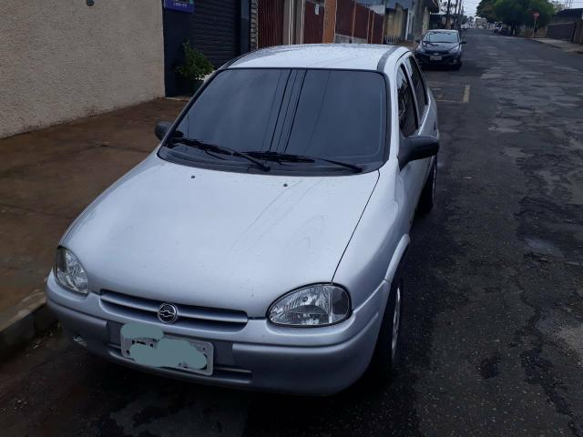 Vendo corsa Sedan 1.6 COM AR GELANDO - Foto 2