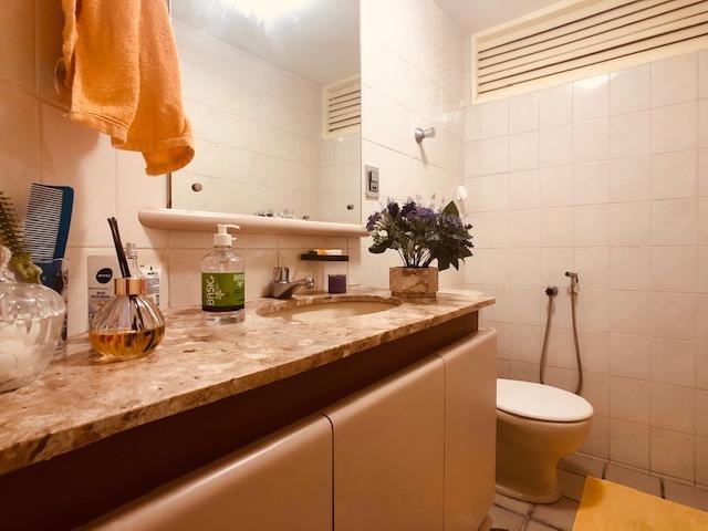 Apartamento Beira-mar 4 quartos, 2 suítes e 3 vagas, super conservado - Foto 13