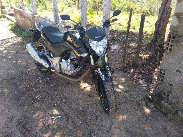 Cb300 bem conservada vando e troco por xre - Foto 9