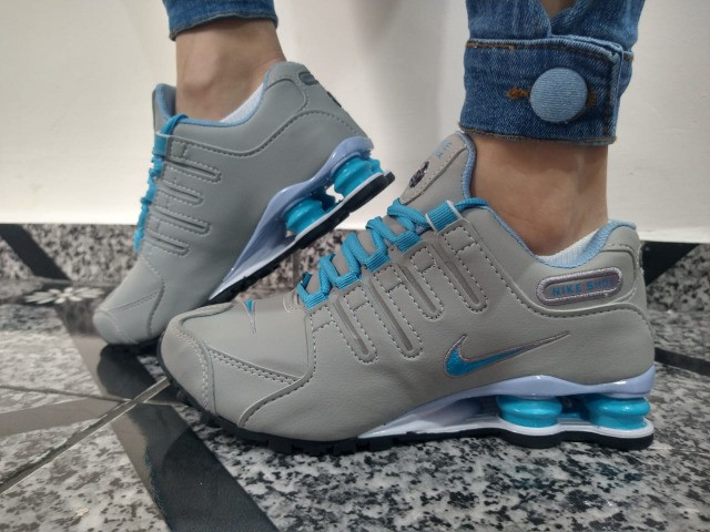 nike shox feminino azul bebe