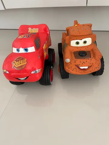 Léo o caminhão e Relâmpago McQueen em português. Coleção dos melhores  vídeos com carros de brinquedo 