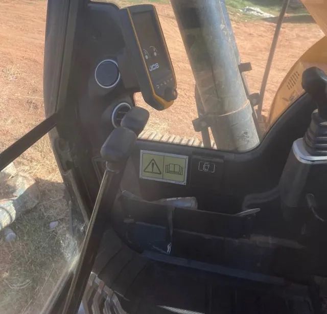 Escavadeira JCB JS220 LC ano 2019 com 4500 horas, em SP - Foto 5