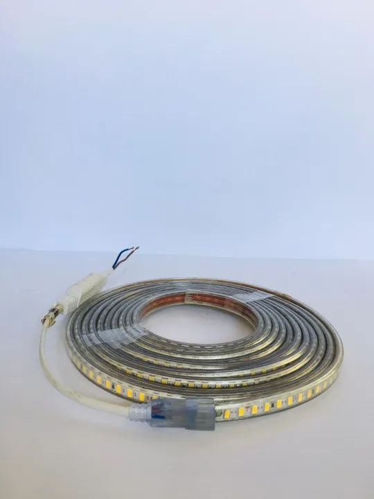 fita de led blindada com 5 metros luz amarela  - Foto 2