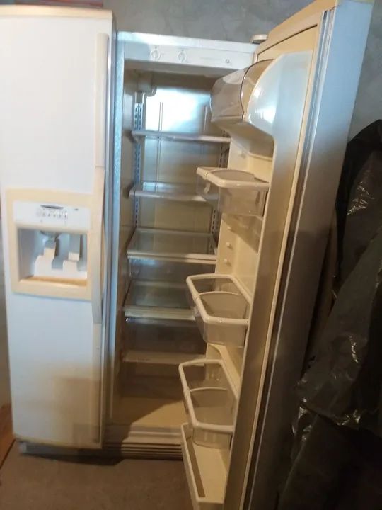 Vendo uma geladeira  duas porta   - Foto 2