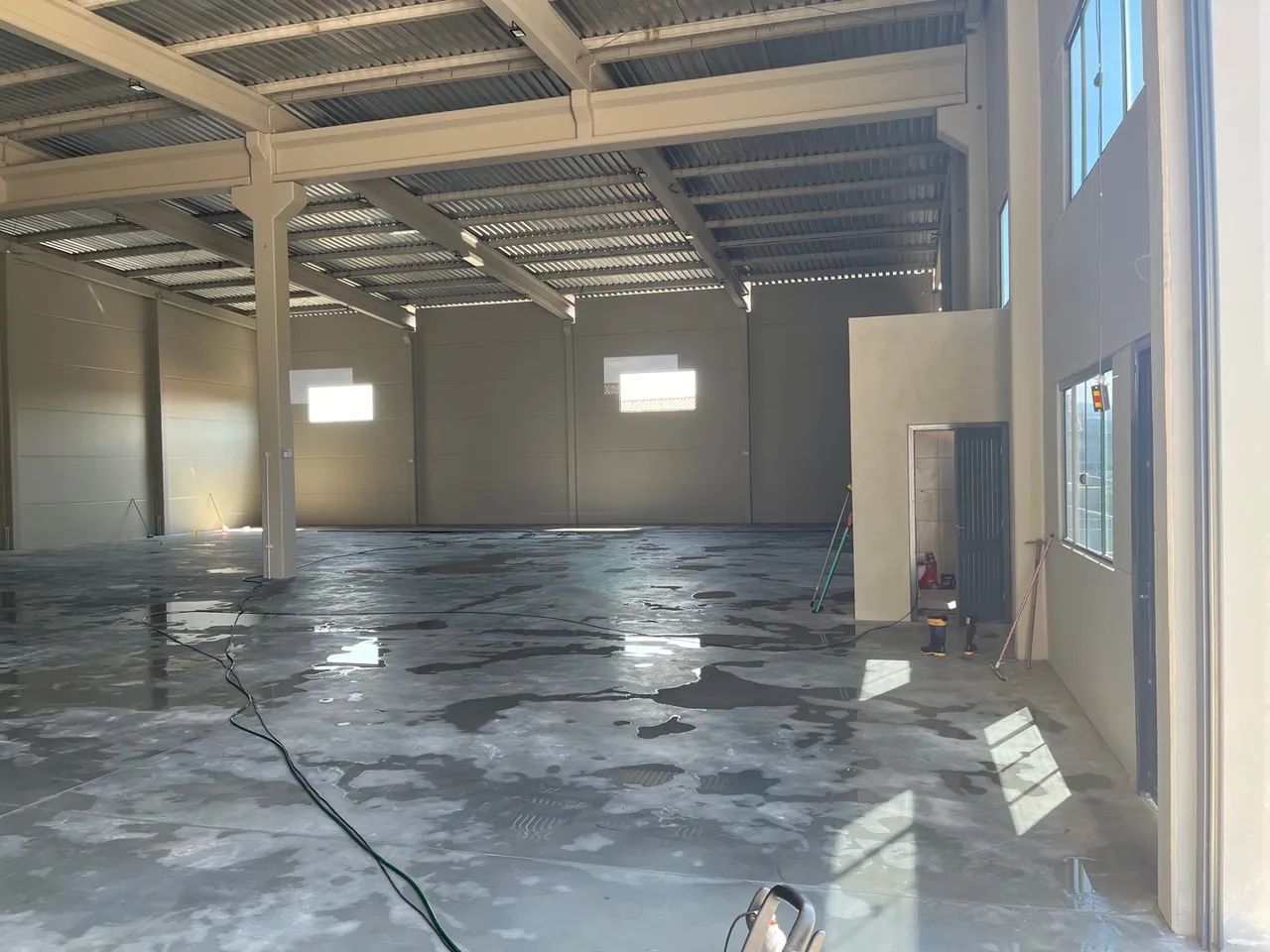 ALUGO GALPÃO 720 m2 - EXCELENTE LOCALIZAÇÃO  - Foto 9