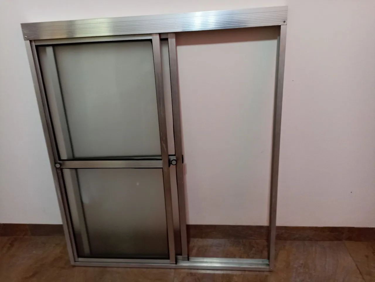 PORTA DE ALUMÍNIO COM VIDRO PARA BALCÃO 0,80 larg x 0, 92 alt - Foto 2