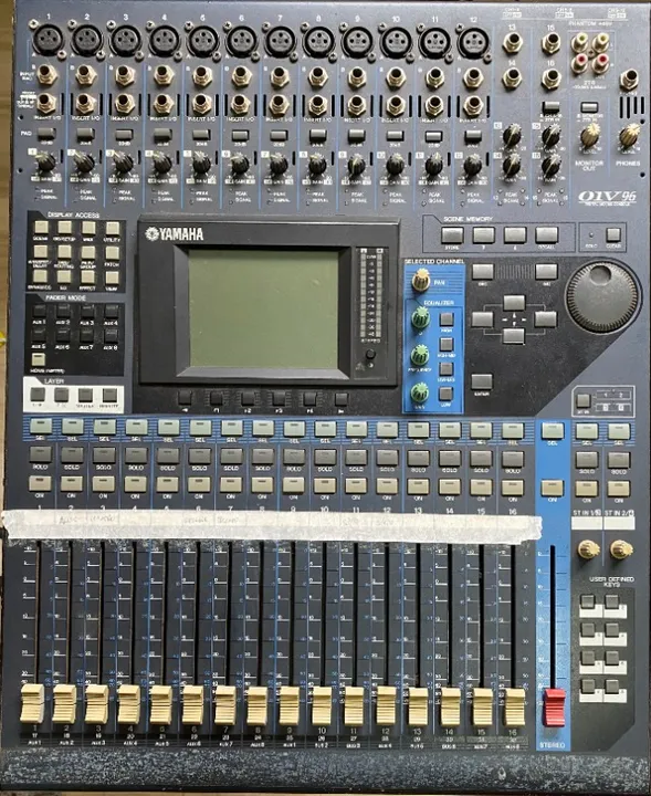 Mesa 01V96 + placa de expansão + 02 ADAs Behringer . 32 Canais prontos pra uso.