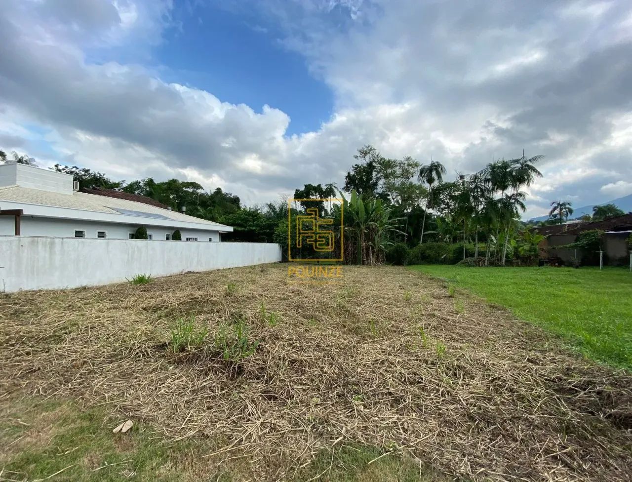 Terreno em ótima localização no bairro das Capitais