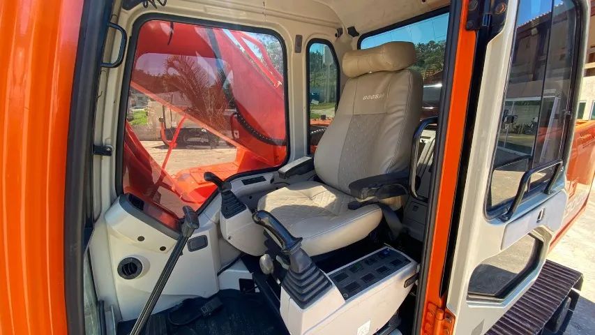 Escavadeira Esteira Doosan Solar 300LCV  - Foto 6