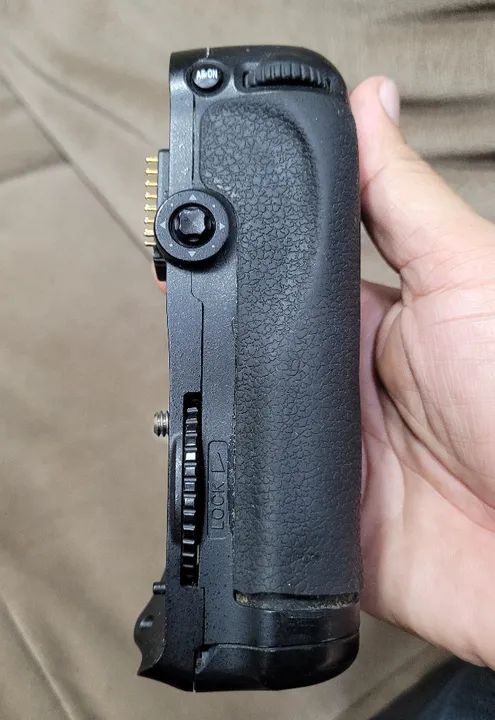 Battery Grip Nikon MB-D10 para D300, D300S e D700 - Foto 2
