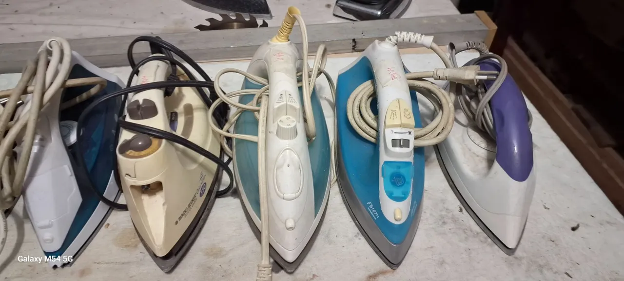 Ferro de passar diversas marcas , a vapor