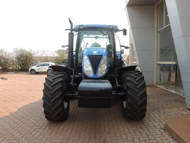 Trator New Holland - T7.205 Cabinado - 4×4 - 182cv - Com piloto - Ano 2014 - Foto 2