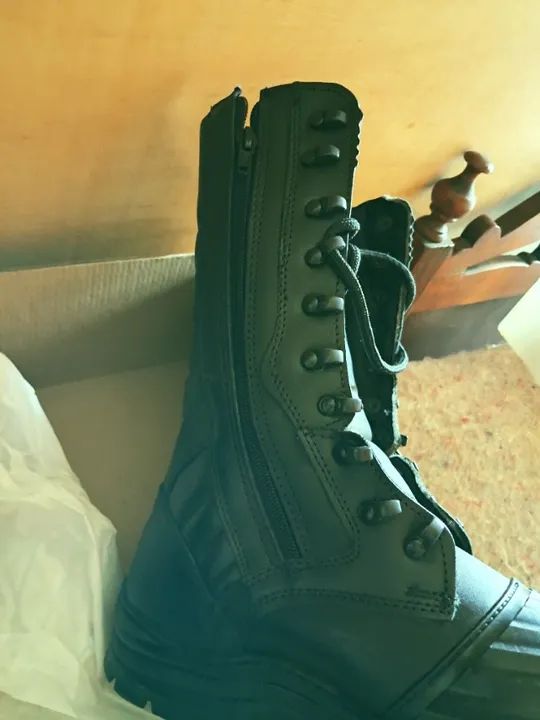 bota de motociclista com fecho lateral nova na caixa - Foto 4