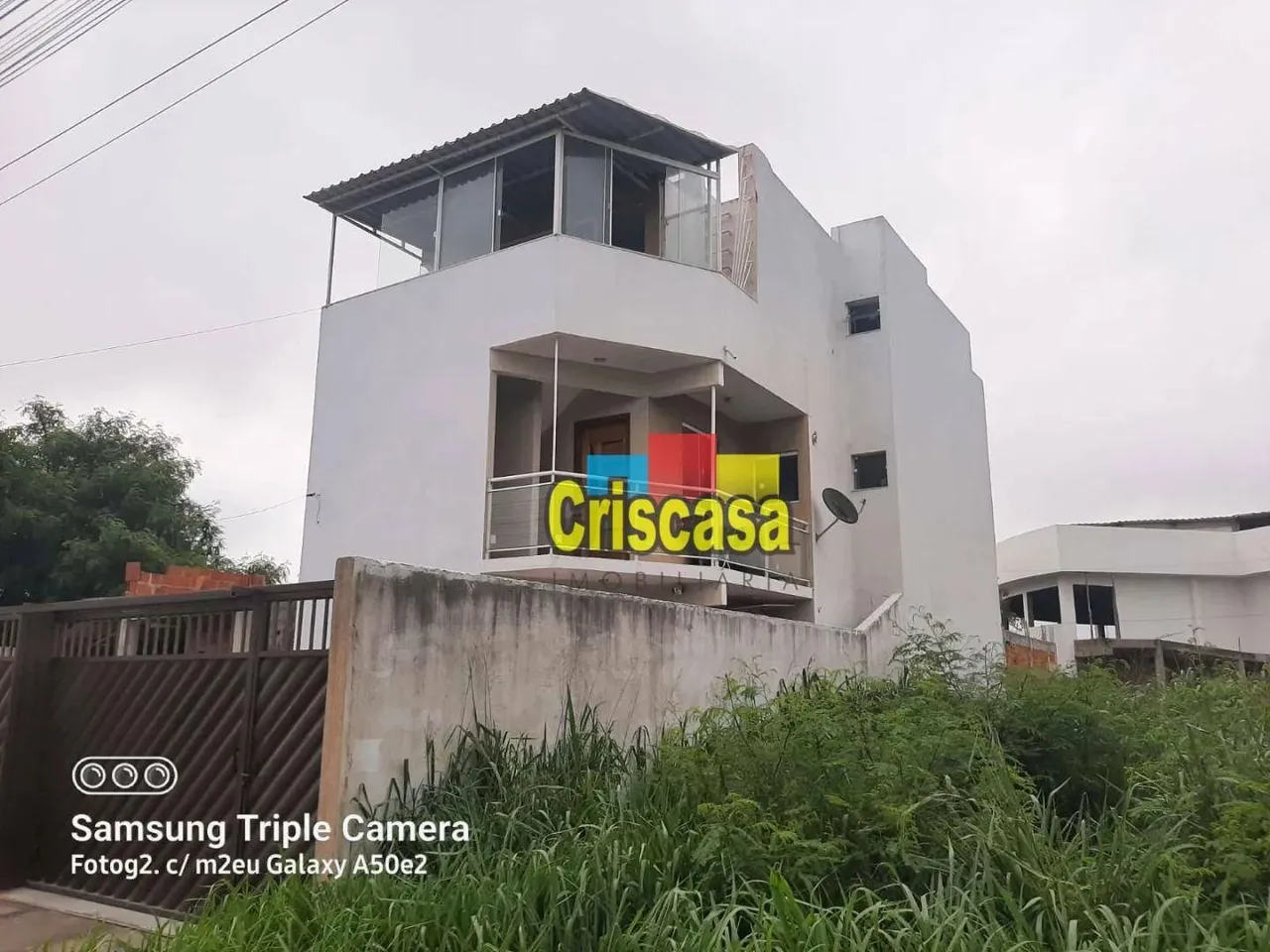 Três Casas Independentes para venda.