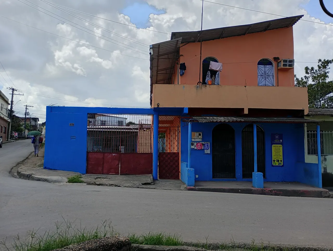 Vende- se uma casa no lírio do vale