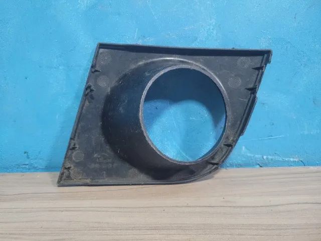 Moldura do Farol de Milha Direito Nissan Tiida 2008 a 2013 - Foto 2