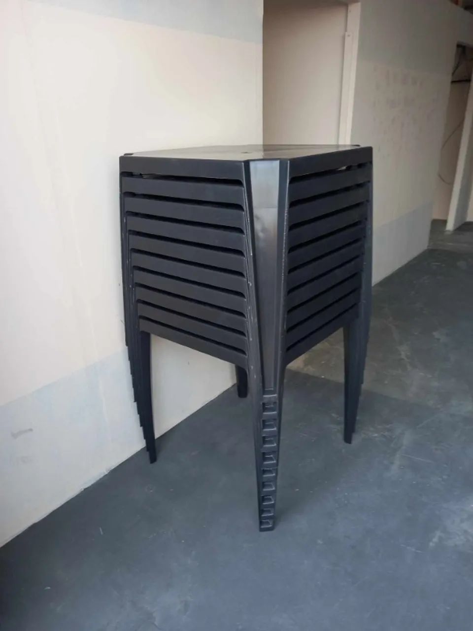 Mesa plastica quadrada nova com garantia - Foto 4