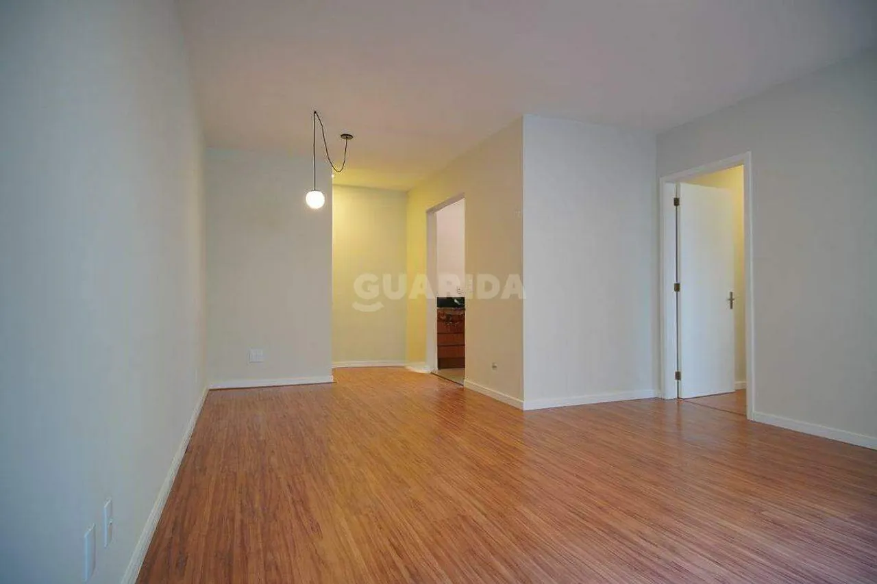Apartamento com 2 dormitórios, sendo 1 suíte com closet, no bairro Bela Vista.
