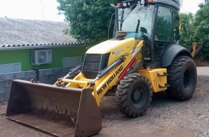 Retroescavadeira New Holland B95B Ano 2019