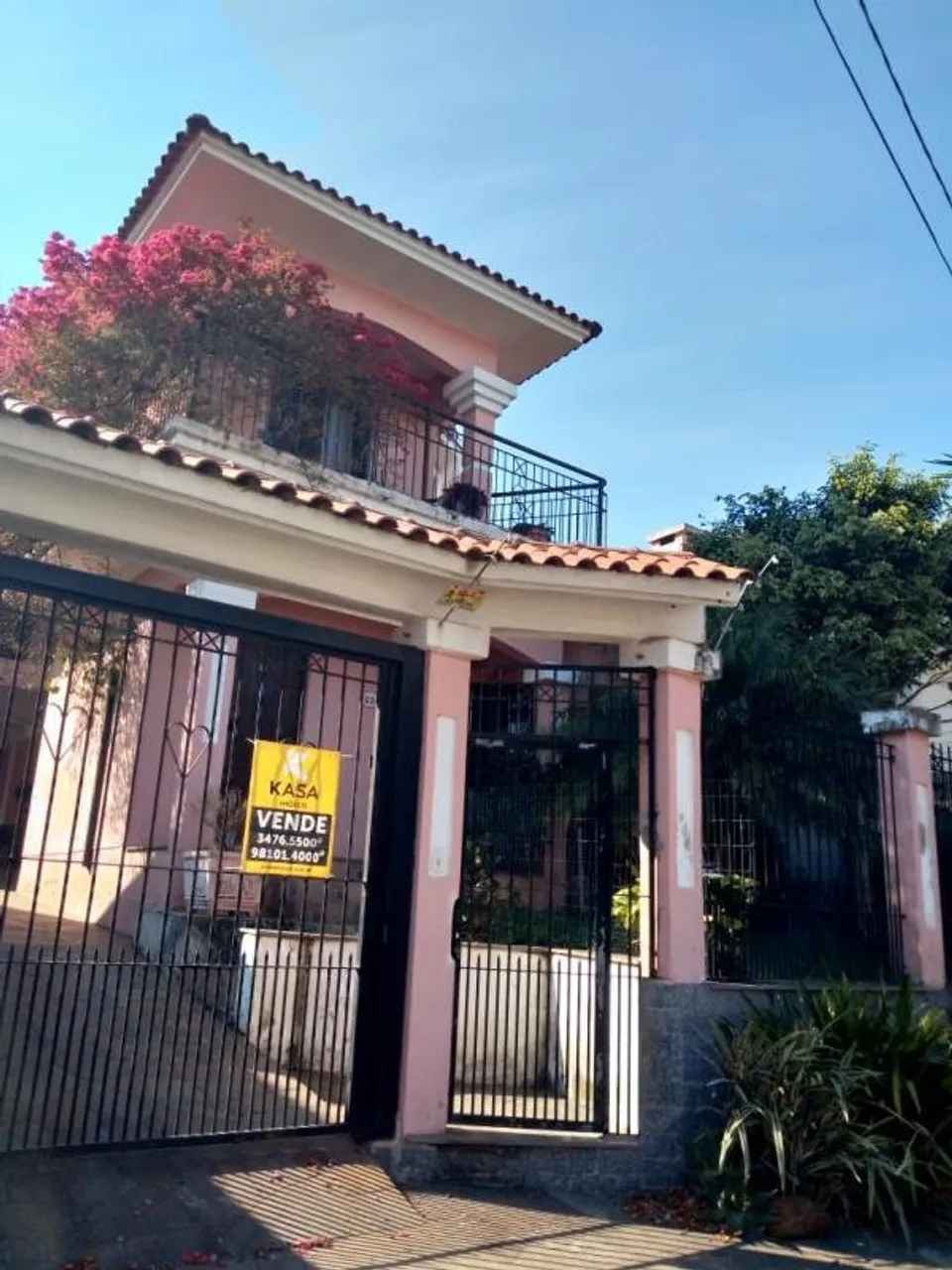 Sobrado à venda em Canoas.